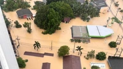 逾千大马人受困合艾待救 梁明达泪洒直播  向大马政府及首相安华求援