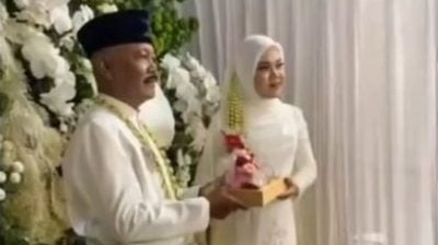 61岁娶19岁 新郎送新娘HRV嫁妆