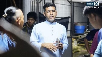 协助布置国盟旗帜 阿里阿克巴感谢志工辛勤付出