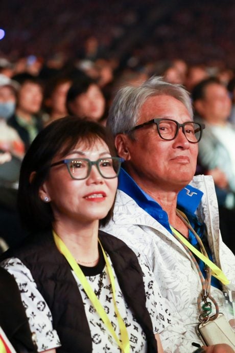 77岁秦祥林携妻惊喜返台 看民歌演唱会忆青春