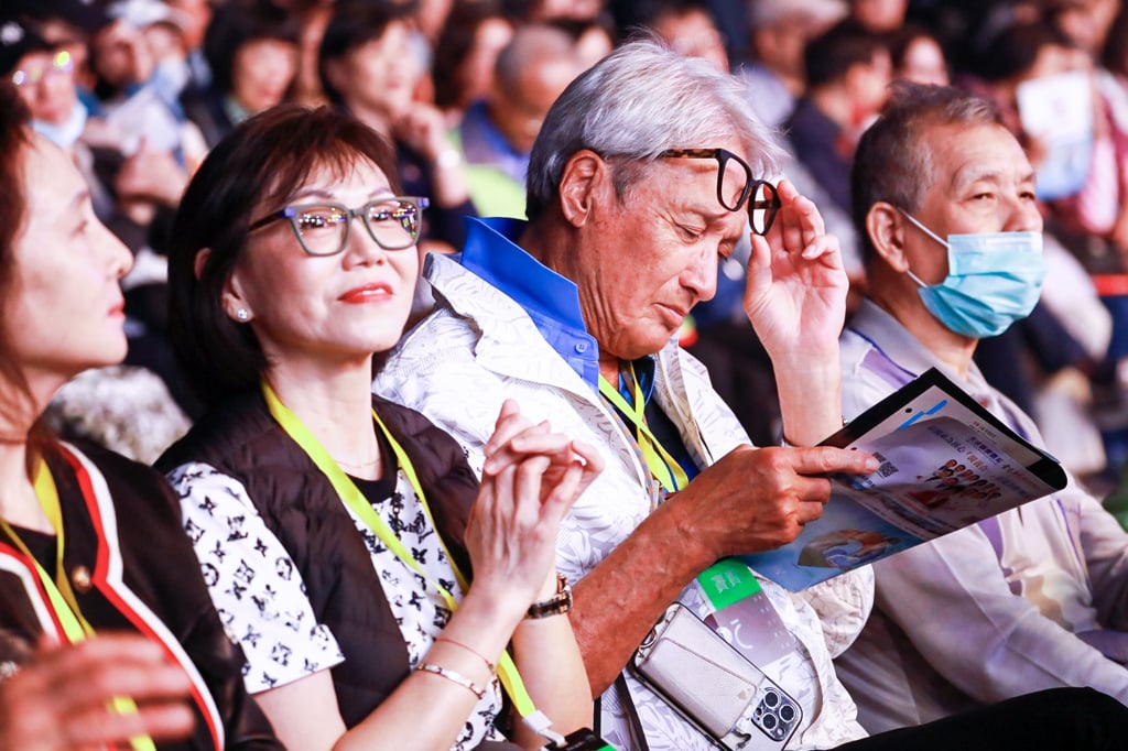 77岁秦祥林携妻惊喜返台 看民歌演唱会忆青春