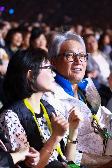 77岁秦祥林携妻惊喜返台 看民歌演唱会忆青春