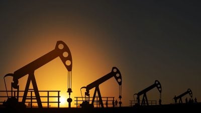 美军空袭委内瑞拉传闻吓坏油市! 国际油价上演“惊魂夜”