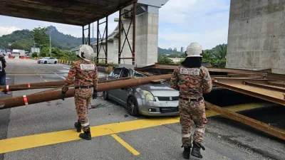 东铁支架坍塌砸车初步推测  车吊臂棚顶碰撞肇事