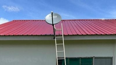 住家屋顶电线 . 男子触电亡