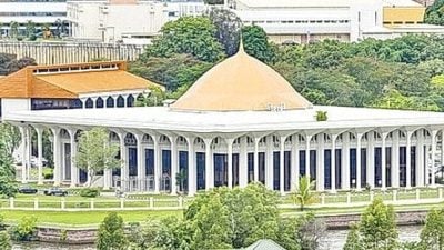 违反职业介绍所法令．持证人 借证人齐罚款