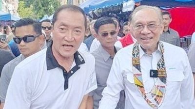 赴亚庇出席活动 . 程永年巧遇大马首相