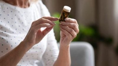 唐云华 / 先兴奋失眠 后极度疲劳 疑维B群服用过量所致