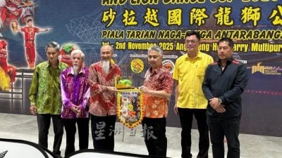 史诺丹欢迎各国代表  玩转古晋景点尝美食