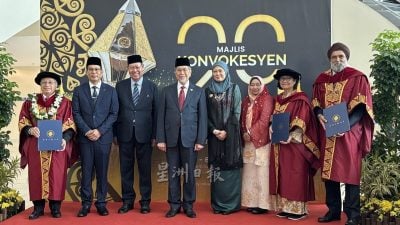 3448本科生652研究生   砂大4100人戴四方帽