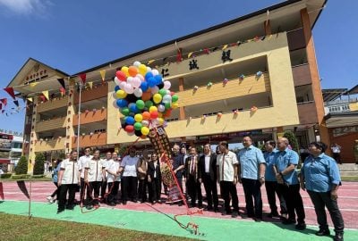 西连中公教学楼落成 . 阿邦佐：象征砂教育迈向数字化