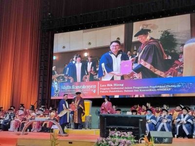 进修专业执行人员课程 . 108砂大商科生毕业了