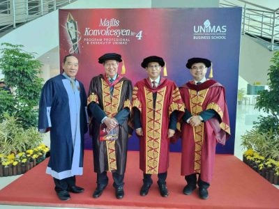 砂大专执课程毕业礼 . 最年长毕业生 70岁