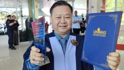 满分4.0结业 膺学术奖 . 60岁向导：学习永不迟