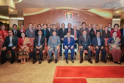 总理吁达雅青年 . 快投入砂数字经济领域