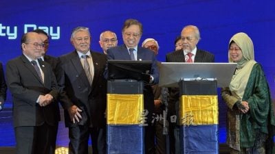 总理：确保世代长期受益  砂靠三大收入造福子民