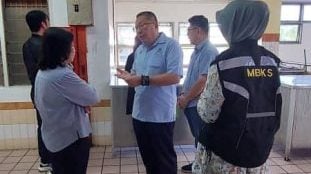 公共安全不容忽视 市长巡视市场防火安全