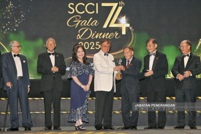 72年耕耘不辍造福社区 . 刘绍慧膺杰出企业家