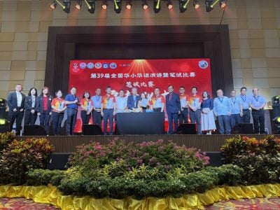 卡林：培养语言能力沟通勇气 . 比赛栽植批判性思维