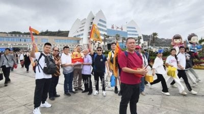 海南公会花车恭迎  妈祖金身今晚抵古晋