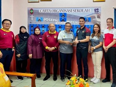 大火烧7木屋1家具店  募款300捐受灾学生 . 圣若瑟国小生送暖