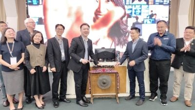 陈超耀：首办金融国际大会 . 砂积极迎永续经济转型