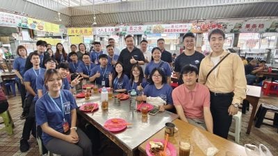 找回美里灵魂与故事 . 赵俊文率团导览美里老街