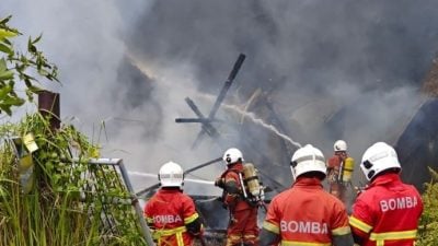 埔奕路大火 . 空置木屋烧精光