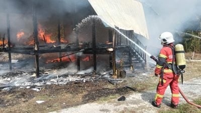 林梦一木屋起火烧毁