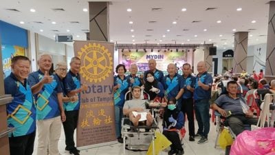 大马羽球男双吴世飞返乡　现身淡边扶轮社捐血活动成全场焦点