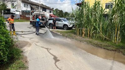 文冬金马苏礼堂大扫除