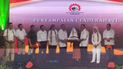 阿邦佐感性忆亡妻 . “差两年就能庆金婚”