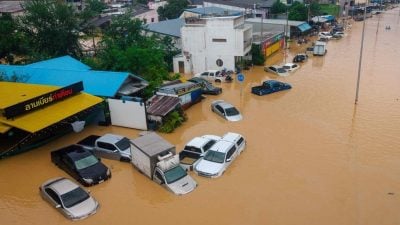 泰南大水灾 |  15大马拖车准入泰  料每日可拖45车回马