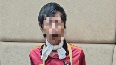 持刀攻击警官 男子当场被制伏