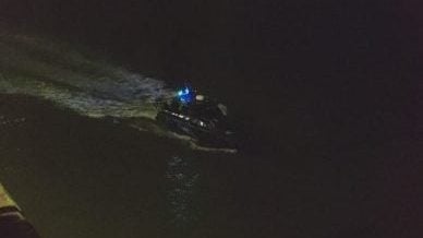 槟大桥再有人坠海 摩托车手机弃桥上