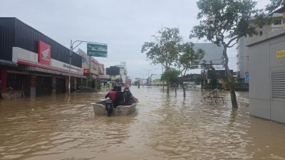 泰南大水灾| 雪万宜及沙登志消队8人赴灾区 救出15人 包括3孩童 1孕妇