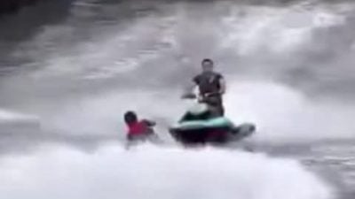 马六甲河惊险水上摩托？官方澄清只是拍电影