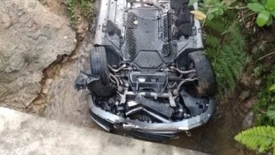 困水中下车逃生  被冲走男子是警员