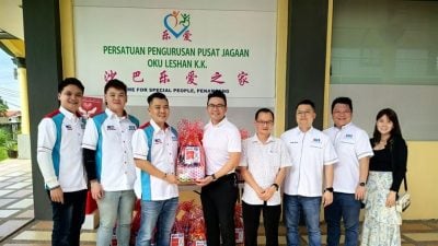 响应昌明大马理念　徐志成徐鋕年送暖弱势群