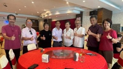 林丽群黄沺莱心系笃中　合捐1万3000予体育馆建设