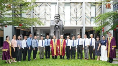 沙崇正毕业颁奖礼 146高三生领证书