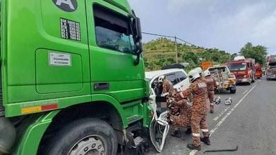 大罗里休旅车相撞 3人死1童重伤