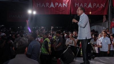 斥煽动族群情绪政治 安华：对人民国家零利益