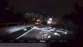 罗里抛锚快车道 施援者设警示牌被撞重伤