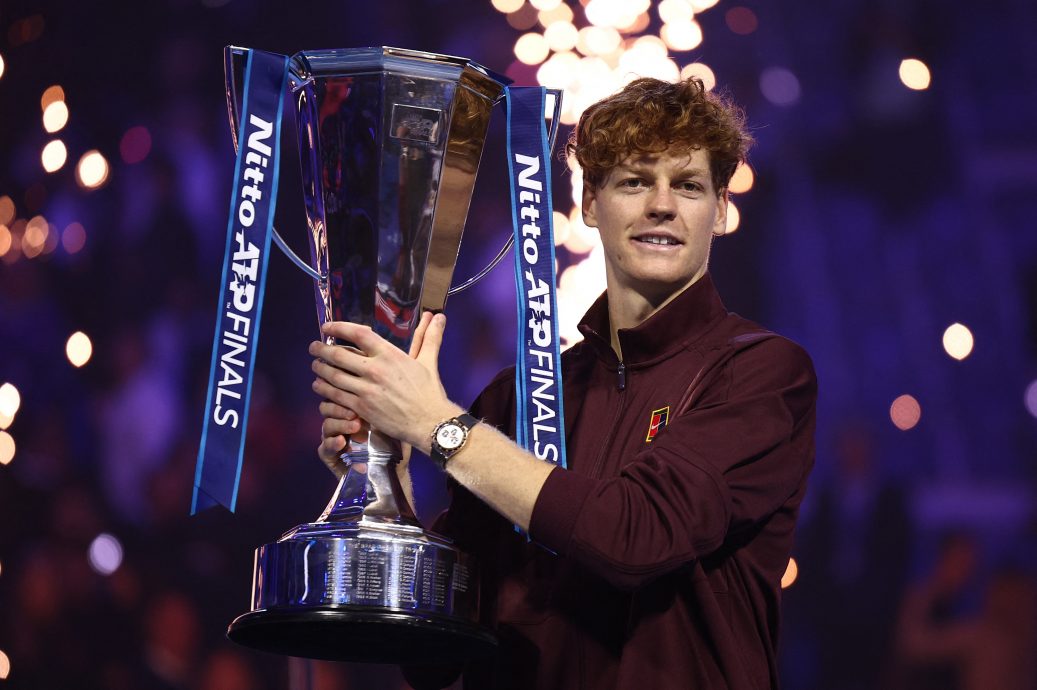 ATP年终总决赛|连续2年全胜且不失一盘 辛纳巅峰对决“刷卡”卫冕