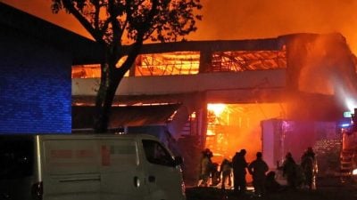 狂烧5小时半 烈火噬4厂房