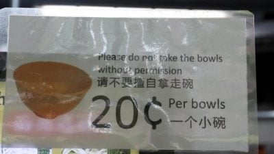 取额外碗盘收60仙 受访摊贩:洗碗费涨成本增