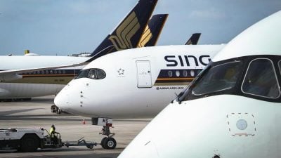 癌男搭飞机昏倒 3医生施救不果 妻含泪道谢