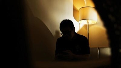 为赚快钱 少年卖3银行户头 判入改造所半年