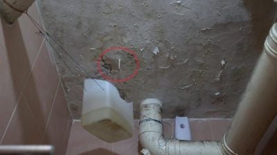组屋厕所现‘钟乳石’ 男子诉楼上装修所致